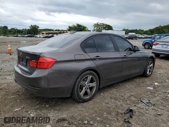 2013 BMW 3 Series 328i xDrive с VIN WBA3B5C55DF596430, выставлен на аукционе Copart как лот 66877875 с пробегом 112 891 миль миль и Списание • Salvage title. История ставок и продаж доступна на DreamBid. Изображение 3.
