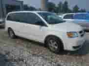 2010 Dodge Grand Caravan Hero z VIN 2D4RN3D11AR426786, wystawiony jako Copart lot #66708735 z przebiegiem 136 921 mil mil oraz Czysty tytuł • Clean title. Historia ofert i sprzedaży dostępna na DreamBid. Obrazek 4.