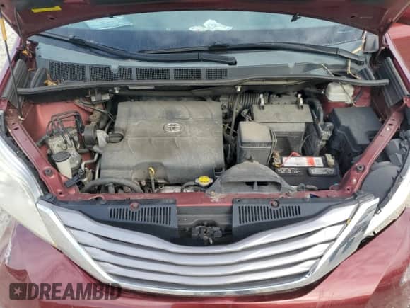 2015 Toyota Sienna XLE with VIN 5TDYK3DC9FS578607, listed as a Copart auction lot 85150445 with 151,130 mi miles and Clean title. Bid and sale history available at DreamBid. Image 12.