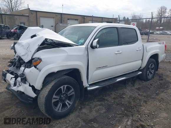 2017 Toyota Tacoma SR5 с VIN 3TMCZ5AN3HM106655, выставлен на аукционе IAAI как лот 41838777 с пробегом 63 740 миль миль и . История ставок и продаж доступна на DreamBid. Изображение 2.