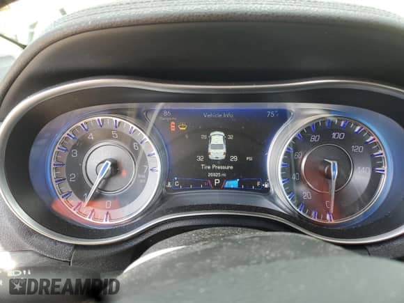 2018 Chrysler 300 Touring с VIN 2C3CCARG8JH276115, выставлен на аукционе Copart как лот 69017925 с пробегом 26 925 миль миль и Списание • Salvage title. История ставок и продаж доступна на DreamBid. Изображение 9.