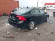 2016 Volvo S60 T5 Drive-E Premier z VIN YV126MFK4G2413197, wystawiony jako IAAI lot #42628347 z przebiegiem 98 174 mil mil oraz . Historia ofert i sprzedaży dostępna na DreamBid. Obrazek 4.