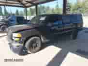 2005 GMC Sierra 1500 Work Truck z VIN 1GTEC14X75Z329663, wystawiony jako IAAI lot #42872806 z przebiegiem 182 385 mil mil oraz . Historia ofert i sprzedaży dostępna na DreamBid. Obrazek 2.