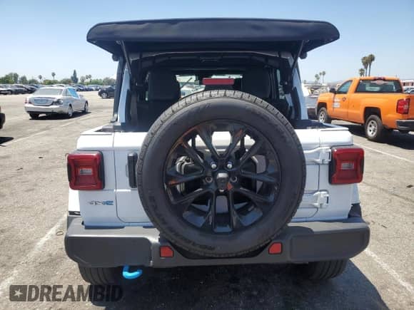 2024 Jeep Wrangler Sahara z VIN 1C4RJXP65RW192128, wystawiony jako Copart lot #66761135 z przebiegiem 16 491 mil mil oraz Szkoda całkowita • Salvage title. Historia ofert i sprzedaży dostępna na DreamBid. Obrazek 6.