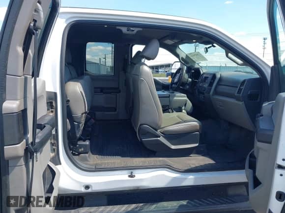 2020 Ford F-250 XL с VIN 1FT7X2BN1LEC29938, выставлен на аукционе IAAI как лот 42987011 с пробегом 173 104 миль миль и . История ставок и продаж доступна на DreamBid. Изображение 8.