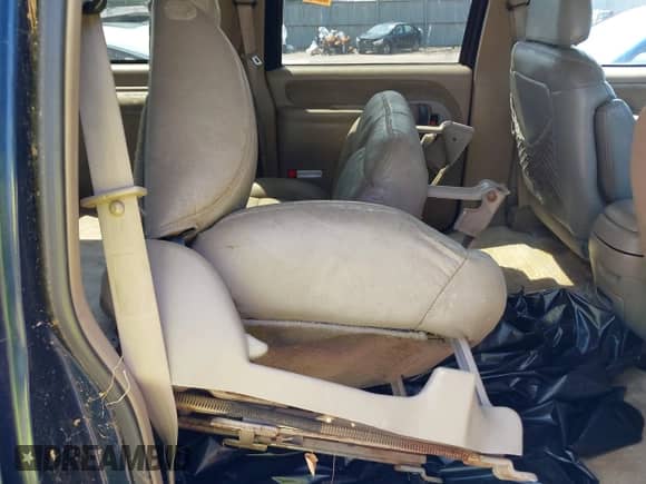1999 Chevrolet Suburban с VIN 1GNFK16R1XJ422547, выставлен на аукционе IAAI как лот 42808356 с пробегом 161 260 миль миль и . История ставок и продаж доступна на DreamBid. Изображение 8.