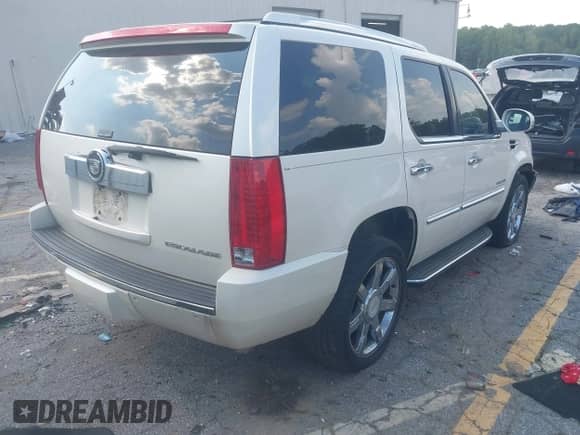 2013 Cadillac Escalade with VIN 1GYS3AEF4DR169209, listed as a IAAI auction lot 43016747 with 268,550 mi miles and . Bid and sale history available at DreamBid. Image 4.