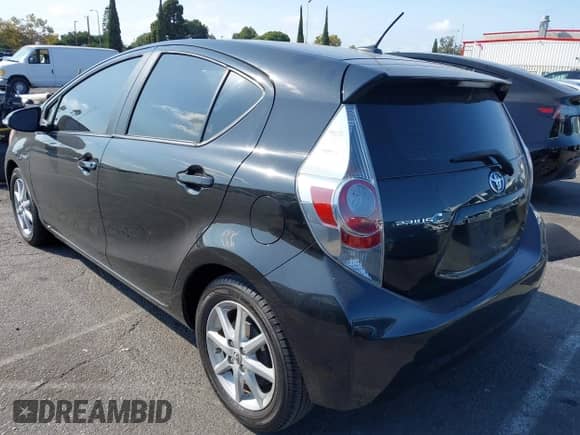 2014 Toyota Prius One z VIN JTDKDTB38E1060695, wystawiony jako IAAI lot #43197934 z przebiegiem 182 244 mil mil oraz . Historia ofert i sprzedaży dostępna na DreamBid. Obrazek 3.