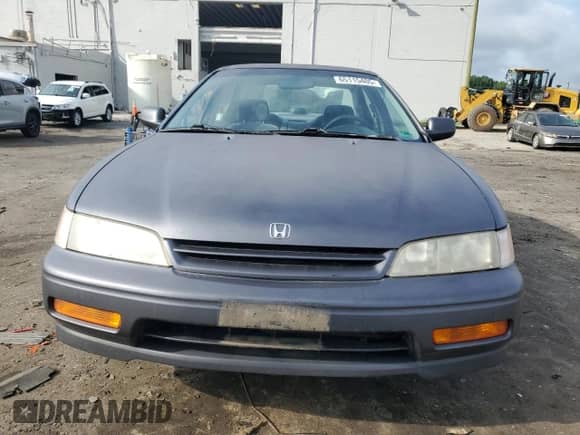 1995 Honda Accord LX z VIN 1HGCD5538SA042335, wystawiony jako Copart lot #65115405 z przebiegiem 272 051 mil mil oraz Szkoda całkowita • Salvage title. Historia ofert i sprzedaży dostępna na DreamBid. Obrazek 5.