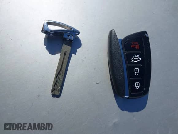 2015 Hyundai Azera с VIN KMHFG4JG0FA453994, выставлен на аукционе IAAI как лот 42002922 с пробегом 102 094 миль миль и . История ставок и продаж доступна на DreamBid. Изображение 11.