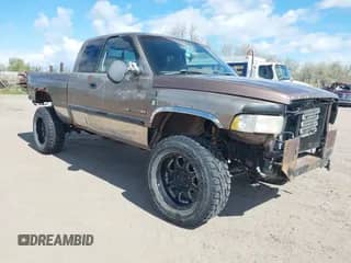 2000 Dodge 1500 with VIN 1B7HF13Z7YJ123270, listed as a IAAI auction lot 42300077 with 147,527 mi miles and . Bid and sale history available at DreamBid. Image 1.