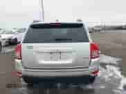 2012 Jeep Compass Limited z VIN 1C4NJCCB3CD511555, wystawiony jako IAAI lot #41752339 z przebiegiem 128 435 mil mil oraz . Historia ofert i sprzedaży dostępna na DreamBid. Obrazek 16.