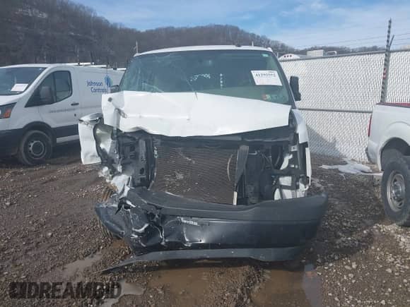 2018 Chevrolet Express Cargo z VIN 1GCWGBFP9J1262486, wystawiony jako IAAI lot #41292552 z przebiegiem 101 709 mil mil oraz . Historia ofert i sprzedaży dostępna na DreamBid. Obrazek 13.