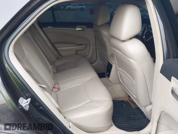 2012 Chrysler 300 Limited с VIN 2C3CCAHG8CH313734, выставлен на аукционе IAAI как лот 42827668 с пробегом 148 599 миль миль и . История ставок и продаж доступна на DreamBid. Изображение 8.