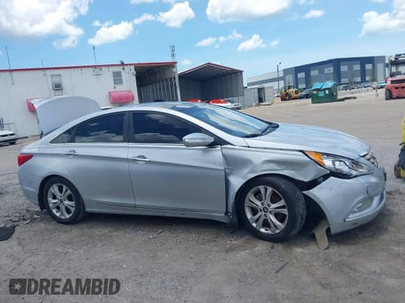 2013 Hyundai Sonata Limited с VIN 5NPEC4AC0DH628761, выставлен на аукционе IAAI как лот 42486195 с пробегом 258 221 миль миль и . История ставок и продаж доступна на DreamBid. Изображение 13.
