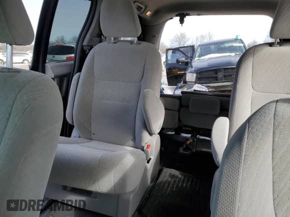 2019 Toyota Sienna LE with VIN 5TDJZ3DC1KS223325, listed as a Copart auction lot 45758815 with 102,605 mi miles and Salvage title. Bid and sale history available at DreamBid. Image 10.