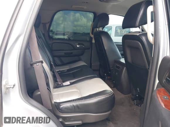 2014 Chevrolet Tahoe LS with VIN 1GNSCAE08ER110786, listed as a IAAI auction lot 42904735 with 175,776 mi miles and . Bid and sale history available at DreamBid. Image 8.