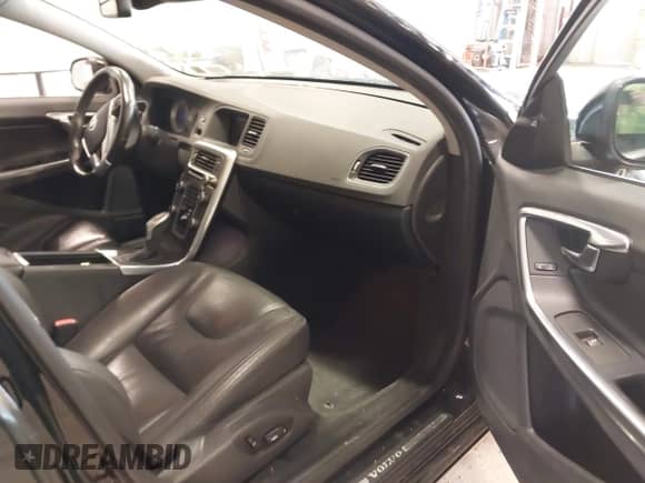 2013 Volvo S60 T5 z VIN YV1612FHXD2206043, wystawiony jako IAAI lot #43290534 z przebiegiem 134 874 mil mil oraz . Historia ofert i sprzedaży dostępna na DreamBid. Obrazek 5.