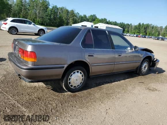 1992 Honda Accord с VIN 1HGCB7673NA130331, выставлен на аукционе Copart как лот 60263315 с пробегом 217 769 миль миль и Списание • Salvage title. История ставок и продаж доступна на DreamBid. Изображение 3.