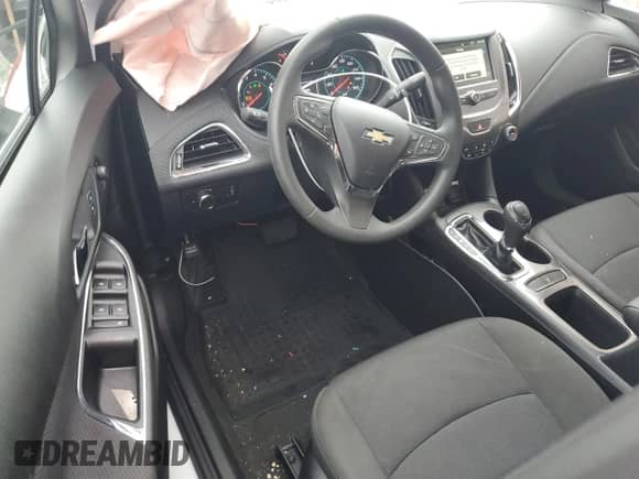 2017 Chevrolet Cruze LT z VIN 1G1BE5SM6H7215949, wystawiony jako Copart lot #81203235 z przebiegiem 31 864 mil mil oraz Szkoda całkowita • Salvage title. Historia ofert i sprzedaży dostępna na DreamBid. Obrazek 8.