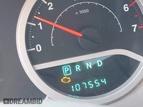 2007 Jeep Wrangler Unlimited Sahara z VIN 1J8GA59187L211825, wystawiony jako IAAI lot #42313099 z przebiegiem 107 554 mil mil oraz . Historia ofert i sprzedaży dostępna na DreamBid. Obrazek 16.