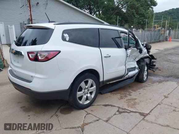 2017 Chevrolet Traverse LT z VIN 1GNKVGKDXHJ133123, wystawiony jako IAAI lot #43049708 z przebiegiem 117 382 mil mil oraz . Historia ofert i sprzedaży dostępna na DreamBid. Obrazek 4.