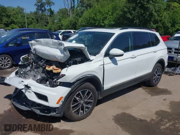 2021 Volkswagen Tiguan SE with VIN 3VV3B7AX3MM135196, listed as a IAAI auction lot 42623615 with 61,600 mi miles and . Bid and sale history available at DreamBid. Image 2.