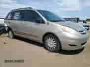 2010 Toyota Sienna CE с VIN 5TDKK4CC1AS337677, выставлен на аукционе Copart как лот 65573065 с пробегом 84 827 миль миль и Списание • Salvage title. История ставок и продаж доступна на DreamBid. Изображение 4.