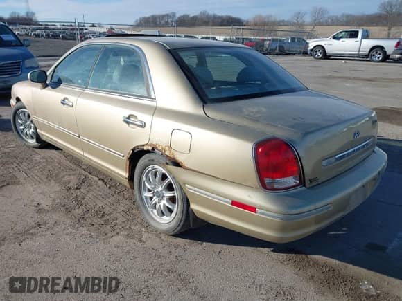 2002 Hyundai XG L z VIN KMHFU45E72A204717, wystawiony jako IAAI lot #41386637 z przebiegiem 182 310 mil mil oraz . Historia ofert i sprzedaży dostępna na DreamBid. Obrazek 3.