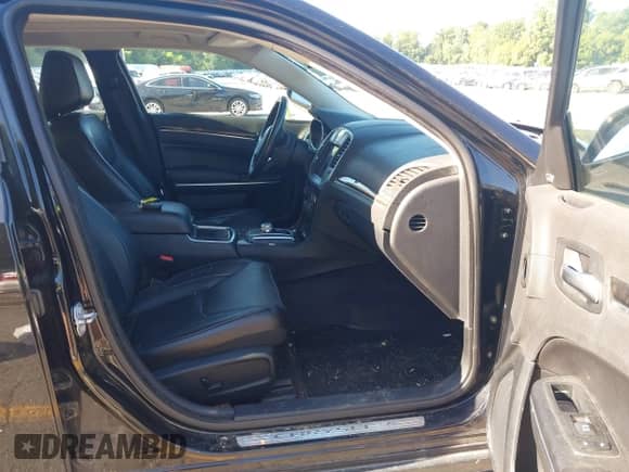 2017 Chrysler 300 C с VIN 2C3CCAKG1HH665117, выставлен на аукционе IAAI как лот 42628044 с пробегом 114 769 миль миль и . История ставок и продаж доступна на DreamBid. Изображение 5.