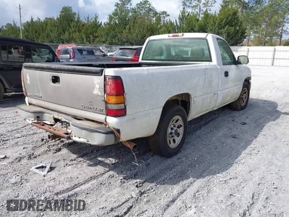 2005 GMC Sierra 1500 Work Truck z VIN 1GTEC14X25Z259554, wystawiony jako IAAI lot #41767027 z przebiegiem Nie podano mil oraz . Historia ofert i sprzedaży dostępna na DreamBid. Obrazek 4.
