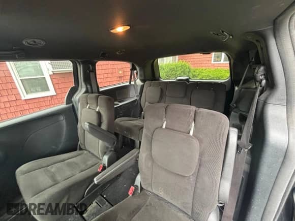 2015 Dodge Grand Caravan SE z VIN 2C4RDGBG5FR669264, wystawiony jako Copart lot #68374985 z przebiegiem 139 947 mil mil oraz Czysty tytuł • Clean title. Historia ofert i sprzedaży dostępna na DreamBid. Obrazek 6.