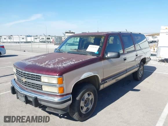 1993 Chevrolet Suburban z VIN 1GNFK16K8PJ405814, wystawiony jako IAAI lot #43430783 z przebiegiem 267 694 mil mil oraz . Historia ofert i sprzedaży dostępna na DreamBid. Obrazek 6.