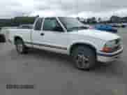 2000 Chevrolet S-10 LS z VIN 1GCDT19W1Y8147947, wystawiony jako Copart lot #71226985 z przebiegiem 212 990 mil mil oraz Szkoda całkowita • Salvage title. Historia ofert i sprzedaży dostępna na DreamBid. Obrazek 4.