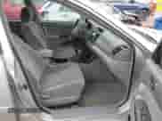 2005 Toyota Camry STD z VIN 4T1BE32K25U977288, wystawiony jako IAAI lot #43267344 z przebiegiem 265 706 mil mil oraz . Historia ofert i sprzedaży dostępna na DreamBid. Obrazek 5.