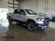 2022 Ram 1500 Rebel z VIN 1C6SRFLM6NN179582, wystawiony jako Copart lot #68950375 z przebiegiem 105 432 mil mil oraz Szkoda całkowita • Salvage title. Historia ofert i sprzedaży dostępna na DreamBid. Obrazek 4.