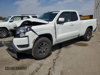 2025 Nissan Frontier S z VIN 1N6ED1CL2SN626402, wystawiony jako Copart lot #70339115 z przebiegiem 5 499 mil mil oraz Szkoda całkowita • Salvage title. Historia ofert i sprzedaży dostępna na DreamBid. Obrazek 1.