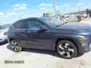 2024 Hyundai Kona Limited с VIN KM8HE3A37RU051575, выставлен на аукционе IAAI как лот 43089618 с пробегом 6 878 миль миль и . История ставок и продаж доступна на DreamBid. Изображение 13.