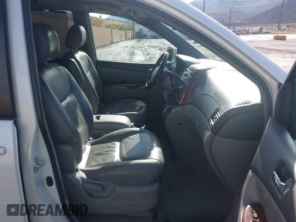 2004 Toyota Sienna XLE z VIN 5TDZA22CX4S094673, wystawiony jako IAAI lot #43298675 z przebiegiem 250 775 mil mil oraz . Historia ofert i sprzedaży dostępna na DreamBid. Obrazek 5.