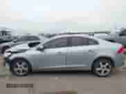 2013 Volvo S60 T5 Premier z VIN YV1612FS8D1212862, wystawiony jako IAAI lot #43112996 z przebiegiem 159 493 mil mil oraz . Historia ofert i sprzedaży dostępna na DreamBid. Obrazek 14.