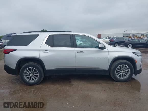 2022 Chevrolet Traverse LT Cloth z VIN 1GNERGKW9NJ160988, wystawiony jako IAAI lot #42379091 z przebiegiem 57 689 mil mil oraz . Historia ofert i sprzedaży dostępna na DreamBid. Obrazek 13.