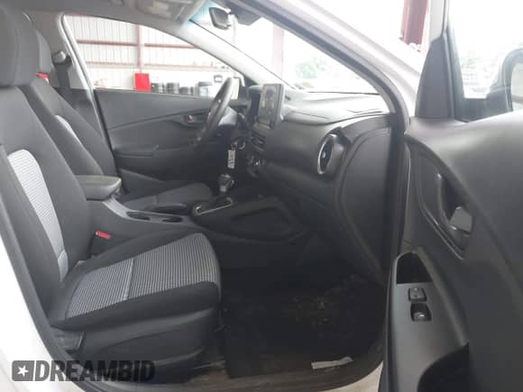 2022 Hyundai Kona SE с VIN KM8K2CAB1NU849912, выставлен на аукционе IAAI как лот 42606148 с пробегом 75 828 миль миль и . История ставок и продаж доступна на DreamBid. Изображение 5.