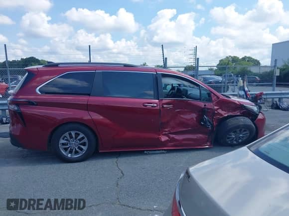 2023 Toyota Sienna XLE with VIN 5TDYRKECXPS152995, listed as a IAAI auction lot 42982758 with 28,651 mi miles and . Bid and sale history available at DreamBid. Image 13.