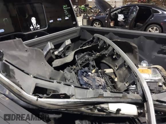 2020 Ford F-150 XL с VIN 1FTEW1EP1LFB12162, выставлен на аукционе IAAI как лот 41211017 с пробегом 82 920 миль миль и . История ставок и продаж доступна на DreamBid. Изображение 12.