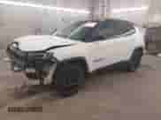 2023 Jeep Compass Latitude с VIN 3C4NJDBN8PT549803, выставлен на аукционе IAAI как лот 42537527 с пробегом 10 295 миль миль и . История ставок и продаж доступна на DreamBid. Изображение 18.