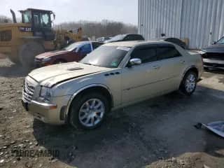2010 Chrysler 300 C с VIN 2C3CK6CT8AH184797, выставлен на аукционе Copart как лот 49330815 с пробегом 142 723 миль миль и Списание • Salvage title. История ставок и продаж доступна на DreamBid. Изображение 1.