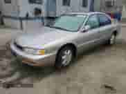 1996 Honda Accord EX z VIN 1HGCE6671TA003110, wystawiony jako Copart lot #60751665 z przebiegiem 129 984 mil mil oraz Czysty tytuł • Clean title. Historia ofert i sprzedaży dostępna na DreamBid. Obrazek 1.