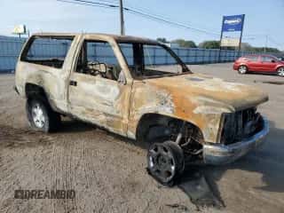 1997 Chevrolet Tahoe с VIN 3GNEK18R9VG130314, выставлен на аукционе Copart как лот 75710694 с пробегом Не указан миль и Списание • Salvage title. История ставок и продаж доступна на DreamBid. Изображение 4.
