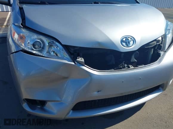 2017 Toyota Sienna LE z VIN 5TDJZ3DC8HS186962, wystawiony jako IAAI lot #42462116 z przebiegiem 109 382 mil mil oraz . Historia ofert i sprzedaży dostępna na DreamBid. Obrazek 6.