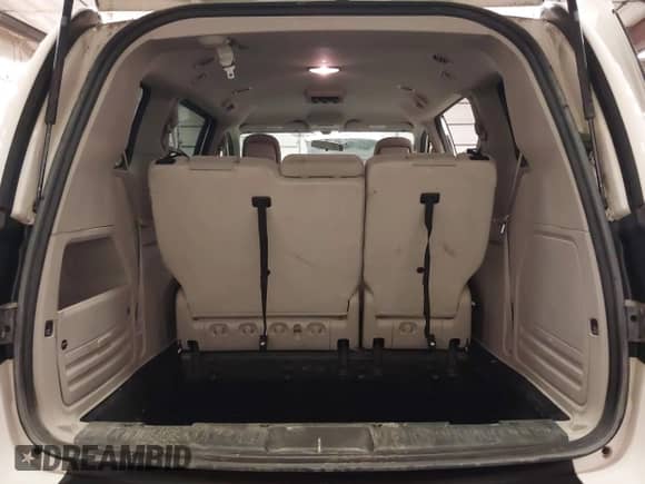 2013 Dodge Grand Caravan SE z VIN 2C4RDGBG4DR533818, wystawiony jako IAAI lot #41981195 z przebiegiem 166 658 mil mil oraz . Historia ofert i sprzedaży dostępna na DreamBid. Obrazek 17.